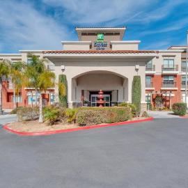 Holiday Inn Express Hotel & Suites Lake Elsinore by IHG,位于湖埃尔西诺的酒店