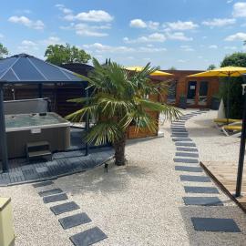 Logis Hôtel Centrotel et Spa Bulles d'Allier，位于蒙马罗的酒店