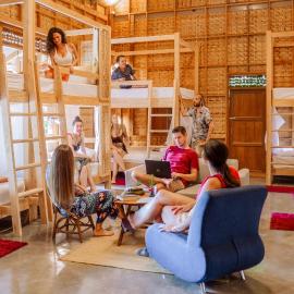 Society House Luxury Hostel，位于拜县的酒店