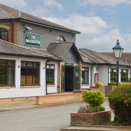The Broughton Hotel by Greene King Inns，位于米尔顿凯恩斯的酒店