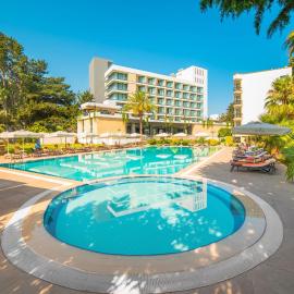 Hotel Pia Bella,位于凯里尼亚的酒店