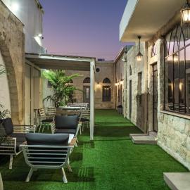 Old City Boutique - By La Finca Hotels- חוויית אירוח יוקרתית, חניה בחינם וקרבה לשדרת הקולינריה של העיר，位于贝尔谢巴的酒店