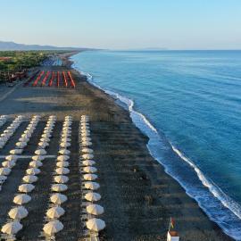 Park Hotel Marinetta - Beach & Spa，位于毕博纳的码头的酒店