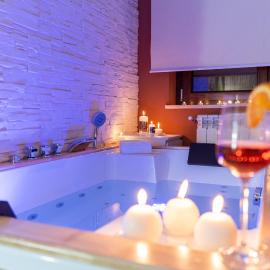 B&B Golden House & spa，位于Rose的酒店