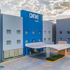 One Saltillo Aeropuerto，位于萨尔蒂约的酒店