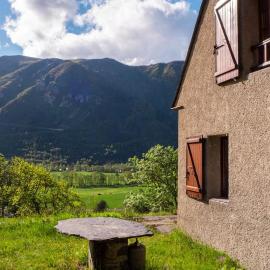 Maison avec vue sur la montagne Les Circaètes，位于Bourisp的酒店