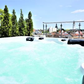 Panorama Penthouse Apartment mit Klima und Whirlpool für bis zu 6 Personen，位于法兰肯塔尔的酒店
