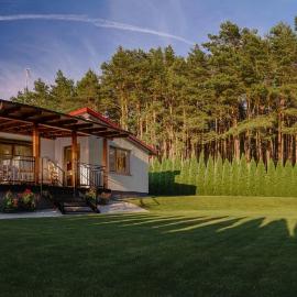 Sławica Inn domek letniskowy nad jeziorem，位于Sławica的酒店