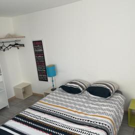 Petite maison avec 2 chambres，位于Bussy的酒店