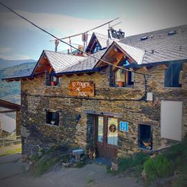 Lo Paller de Roc,位于Montescladó的酒店