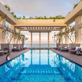 Paris Deli Danang Beach Hotel，位于岘港的酒店