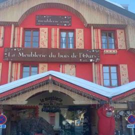 Grand appartement aux Rousses au dessus de la Meublerie du bois de l'ours，位于莱鲁斯的酒店