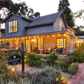 Lavender, A Four Sisters Inn，位于扬特维尔的酒店