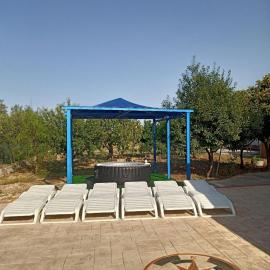 RANCH34 Villetta indipendente con patio，位于泰尔莫利的酒店