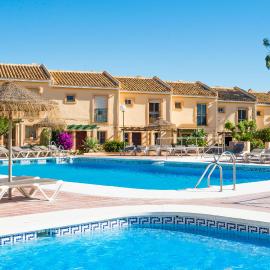 Ramada Hotel & Suites by Wyndham Costa del Sol，位于福恩吉罗拉的酒店