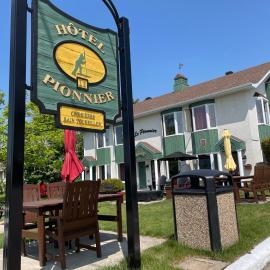 Hotel Le Pionnier，位于泰道沙克的酒店