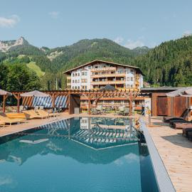 Wellness Aparthotel "Lechlife" incl Aussen und Innenpool - 400m zum LIFT，位于罗伊特的酒店