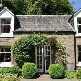 Glen Cottage，位于科姆里的酒店