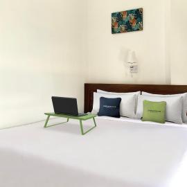 Urbanview Hotel SLIP Pringsewu by RedDoorz，位于Margakaya的酒店