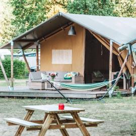 Glamping Holten luxe safaritent 2，位于霍尔滕的酒店