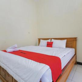 RedDoorz Syariah near Alun Alun Pasuruan，位于岩望的酒店