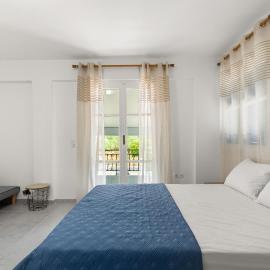 Nikolas Apartments Stoupa，位于Levktron的酒店
