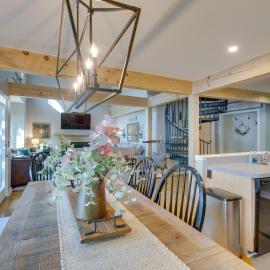 Serene Hideaway with Views, 1 Mi to Hike & Ski!，位于Wintergreen的酒店