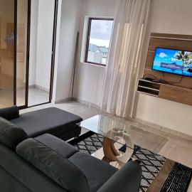 Studio de luxe chez FOUR IN ONE Résidence，位于林贝的酒店