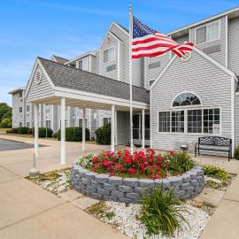 Microtel Inn and Suites Manistee，位于马尼斯蒂的酒店