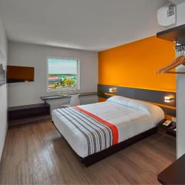 City Express Junior by Marriott Leon Centro de Convenciones，位于莱昂的酒店