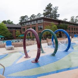 Williamsburg Woodlands Hotel & Suites, an official Colonial Williamsburg Hotel，位于威廉斯堡的酒店