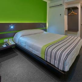 City Express Junior by Marriott Puebla FINSA，位于普埃布拉的酒店