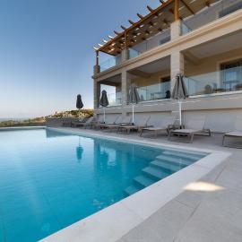 Sky View Suites Kefalonia，位于Vovikes的酒店