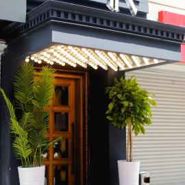 THE ROYALS HOTEL，位于伊兹密尔的酒店