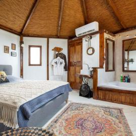 Best view Cosmic cabin In Eco village，位于Clil的酒店