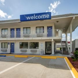 Motel 6-Lakeland, FL,位于莱克兰的酒店