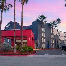 Best Western Plus Commerce Hotel，位于洛杉矶的酒店