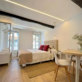 N&E - Home Celanova Rúa Manuel Lezón，位于塞拉诺瓦的酒店