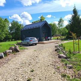 Idaraugu puhkemaja Saaremaa põhjarannikul，位于Raugu的酒店