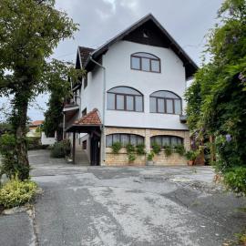 Villa Repić，位于Slatina的酒店