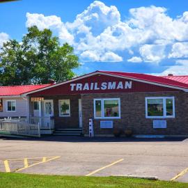 Trailsman Lodge，位于巴德克的酒店