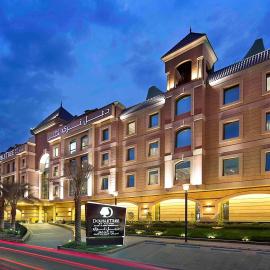 DoubleTree by Hilton Hotel Riyadh - Al Muroj Business Gate，位于利雅德的酒店