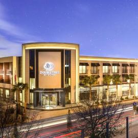DoubleTree By Hilton Izmir Airport，位于伊兹密尔的酒店