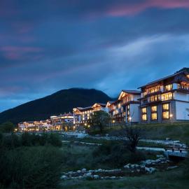 Hilton Linzhi Resort，位于Qabnag的酒店