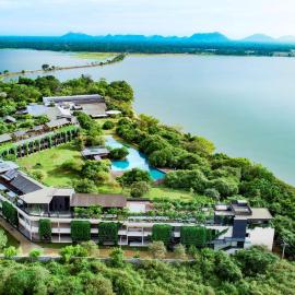 DoubleTree by Hilton Weerawila Rajawarna Resort，位于Weerawila的酒店
