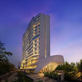 DoubleTree by Hilton Ahmedabad，位于艾哈迈达巴德的酒店