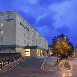 DoubleTree by Hilton Bath，位于巴斯的酒店