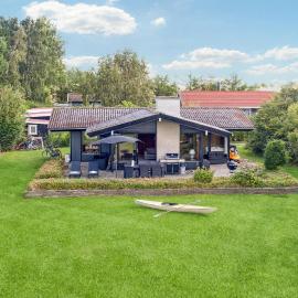 Gorgeous Home In Fejø With Wifi，位于Vejrø的酒店
