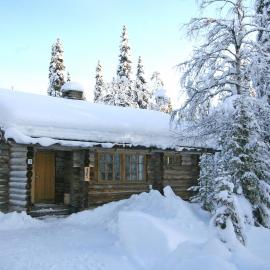 Holiday Home Aurora Cabin，位于洛斯托的酒店