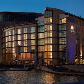 DoubleTree By Hilton London Excel，位于伦敦的酒店